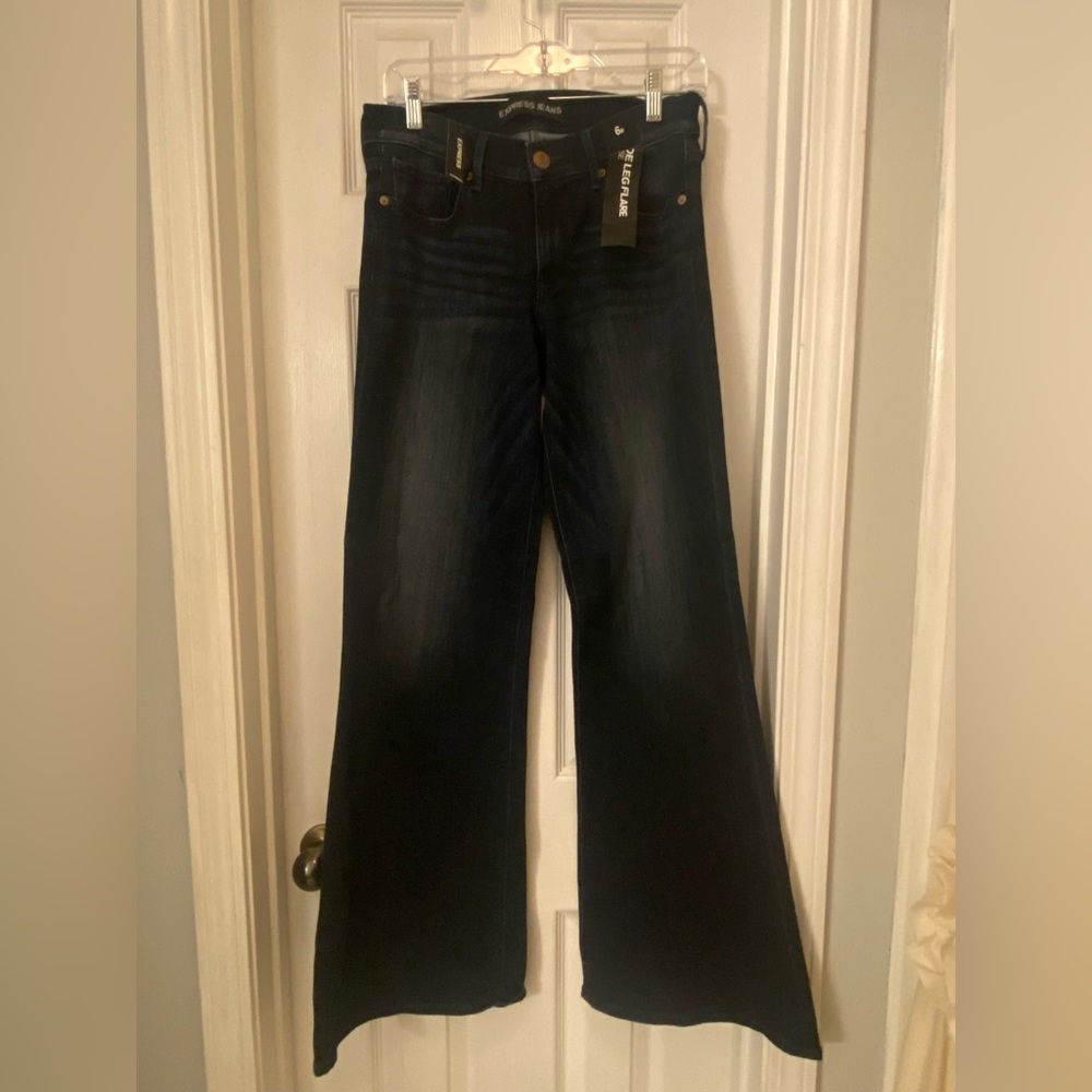 Express jeans, wide leg flare, NWT, size 6 regular